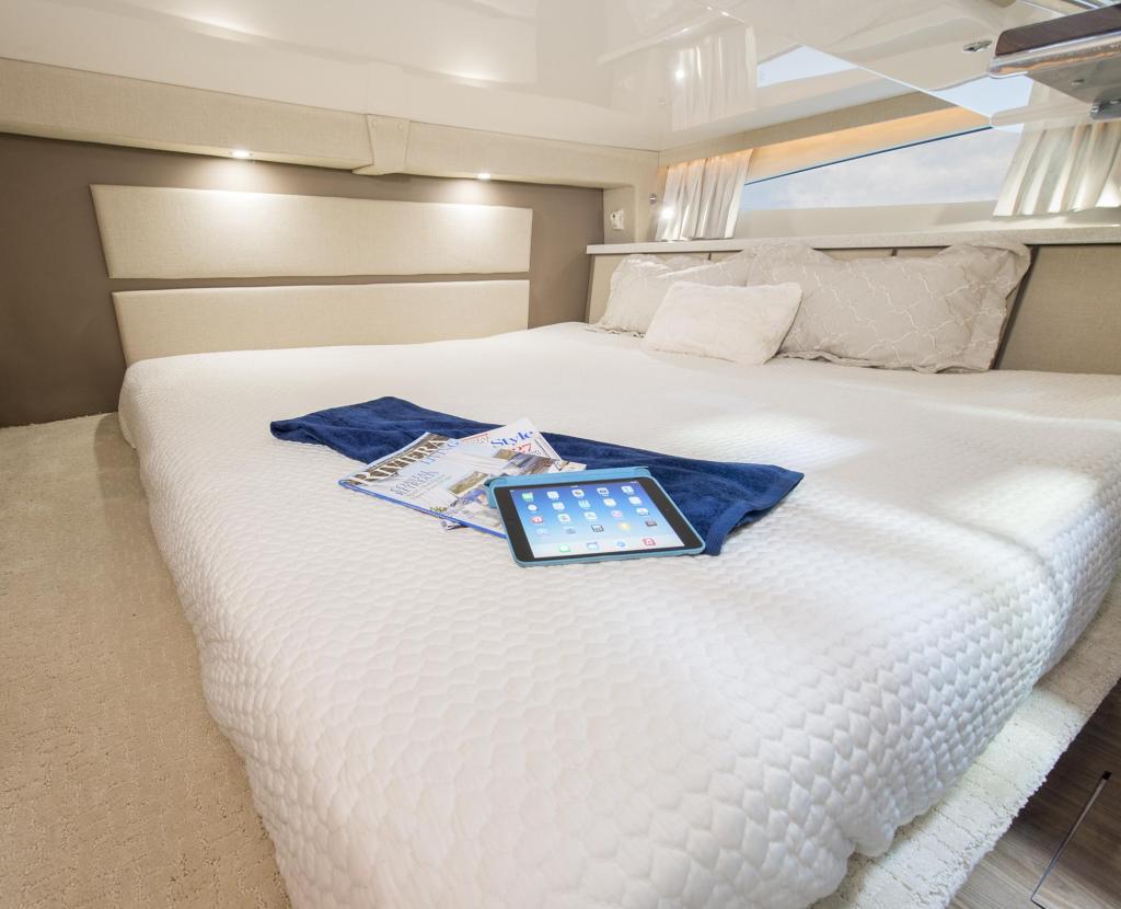 Regal Express Cruiser 33