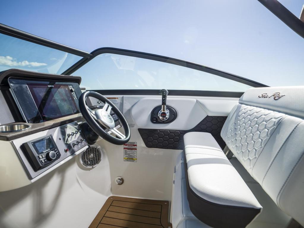 Sea Ray Sport Boat 250 SDX OB