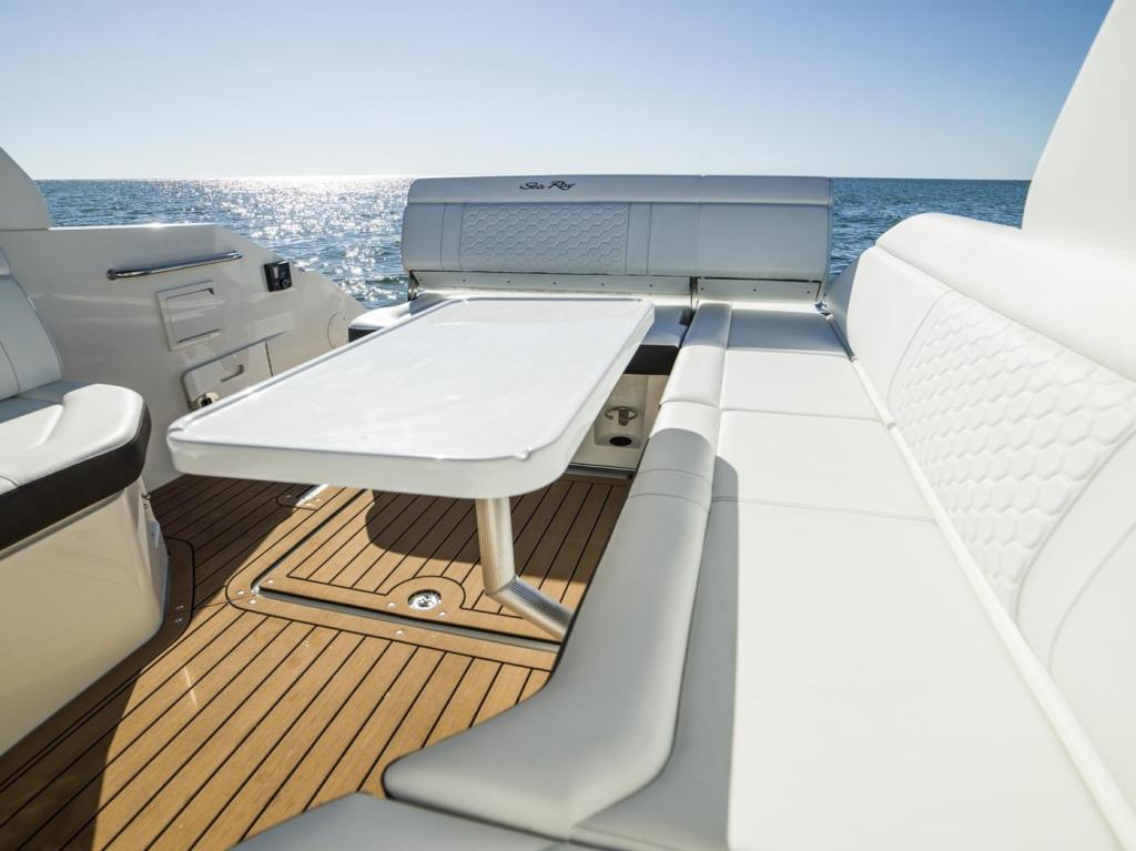 Sea Ray Sport Boat 250 SDX OB