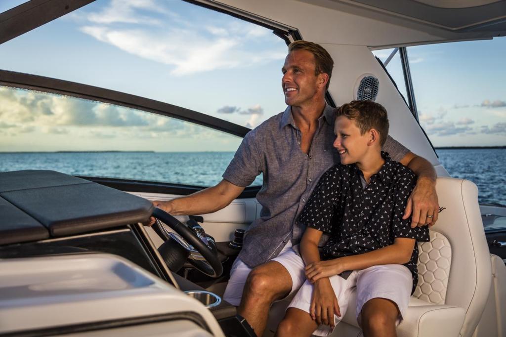 Sea Ray Sport Cruiser 320 Sundancer OB