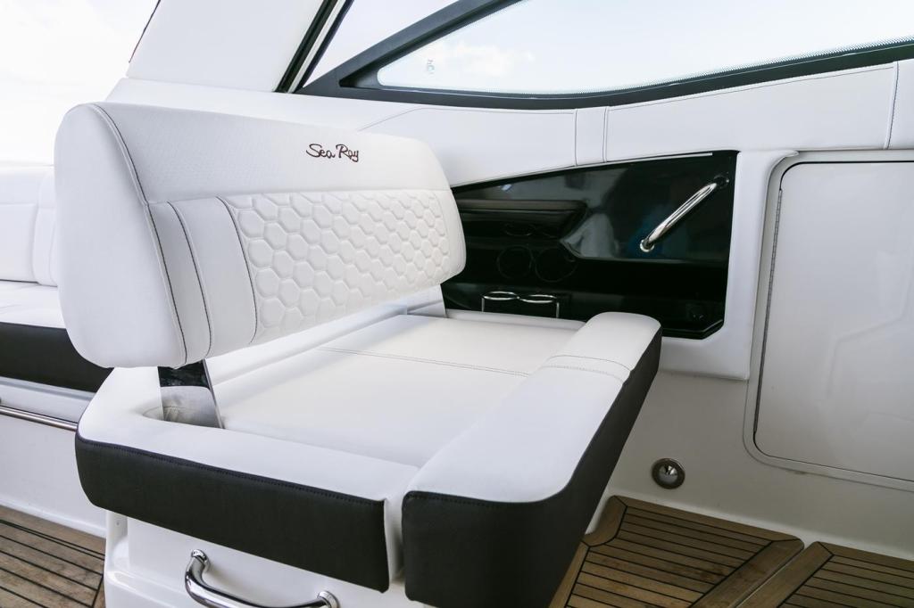 Sea Ray Sport Cruiser 320 Sundancer OB