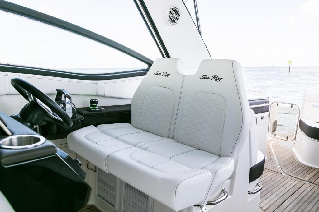 Sea Ray Sport Cruiser 320 Sundancer OB