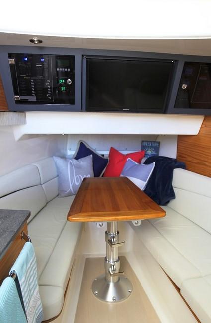 Boston Whaler 380 Realm