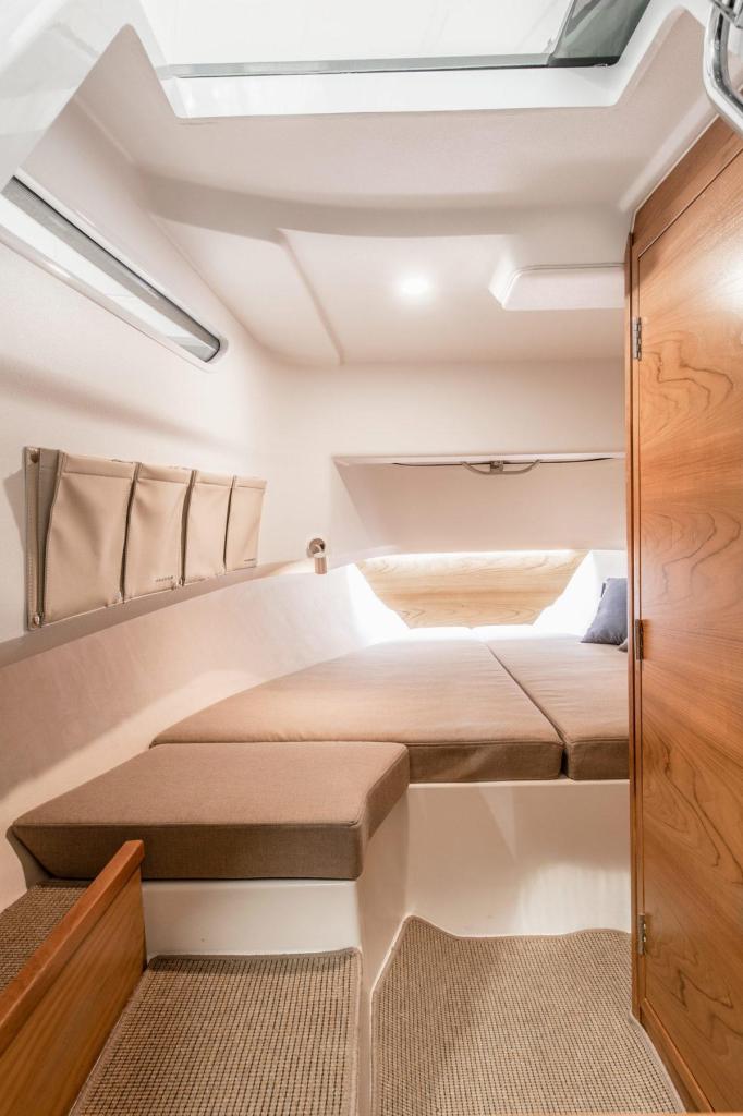 Nimbus Tender 9