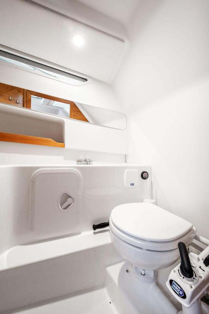 Nimbus Tender 9