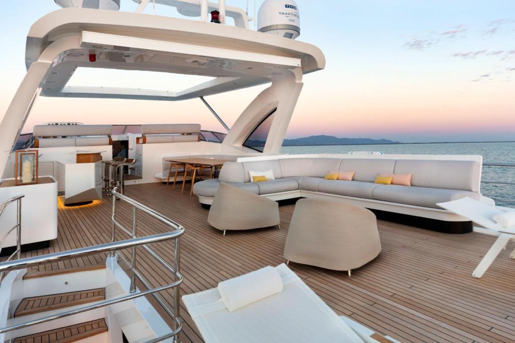 Azimut Grande 32
