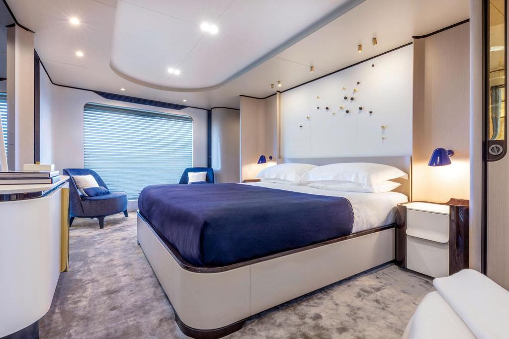 Azimut Grande 32