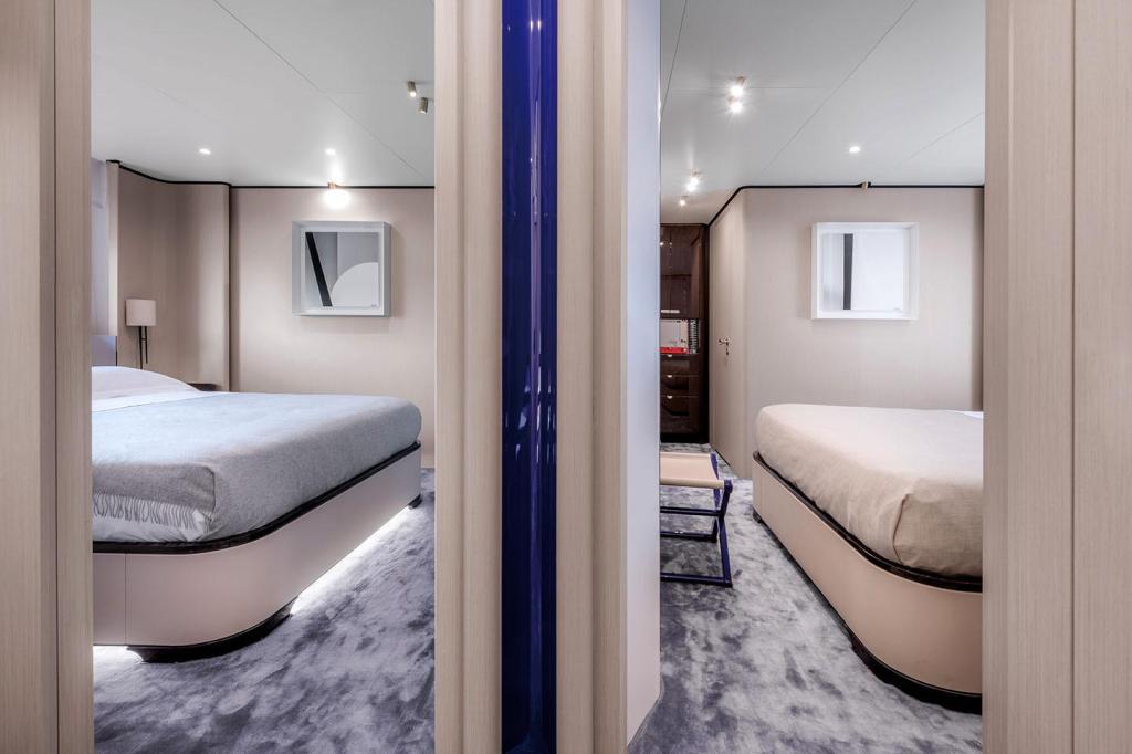Azimut Grande 32