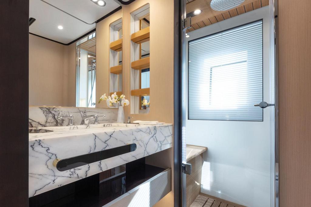 Azimut Grande 32