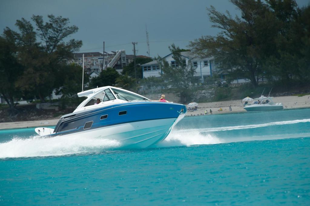 Formula 380 Super Sport Crossover