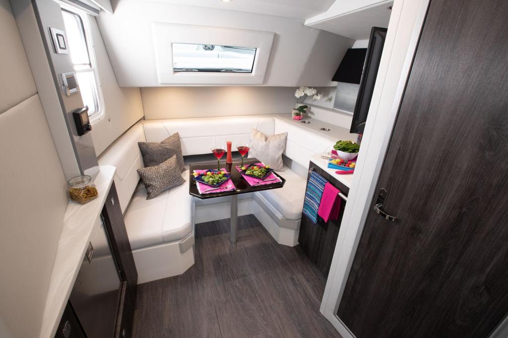 Formula 380 Super Sport Crossover