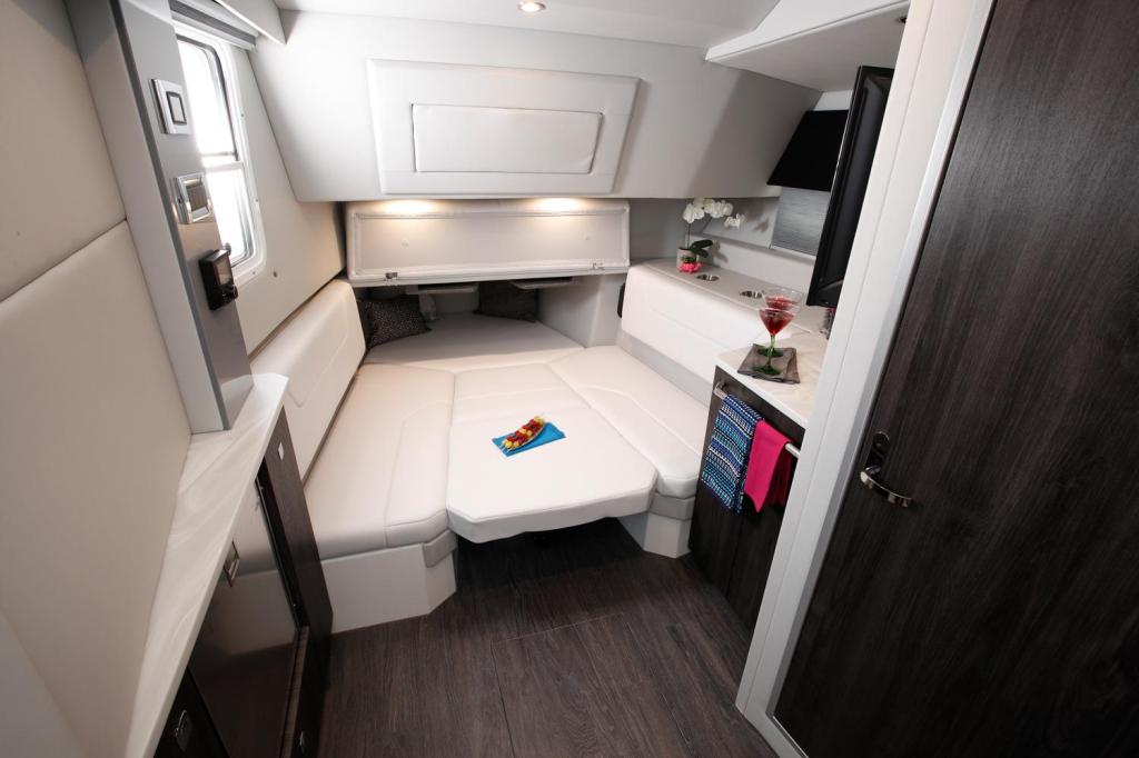 Formula 380 Super Sport Crossover