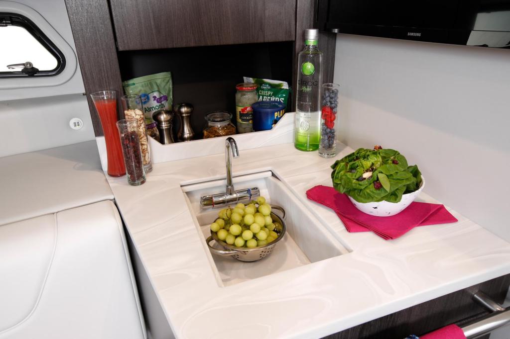 Formula 380 Super Sport Crossover