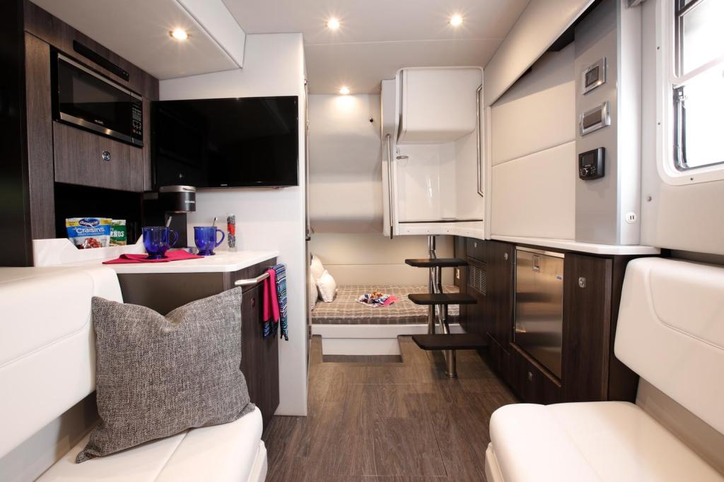 Formula 380 Super Sport Crossover