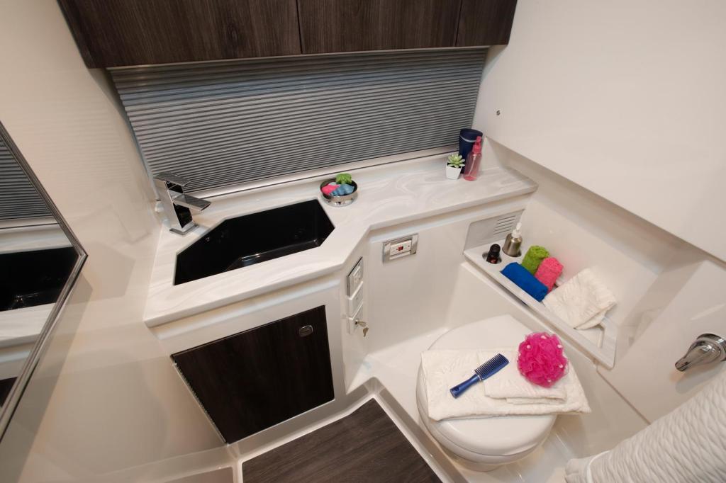 Formula 380 Super Sport Crossover