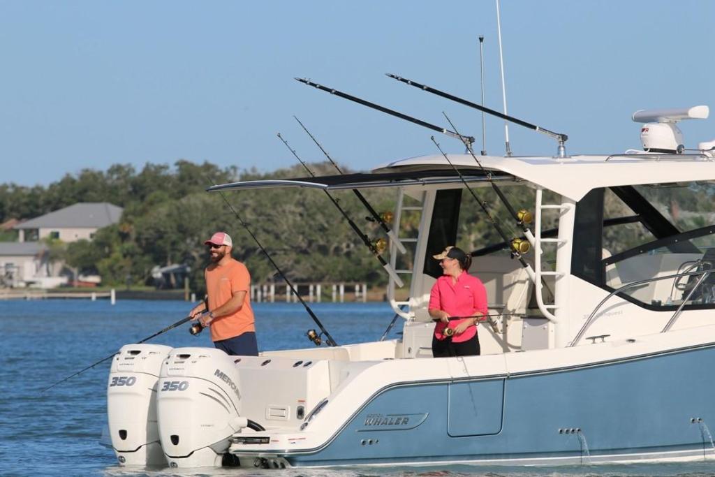 Boston Whaler 325 Conquest