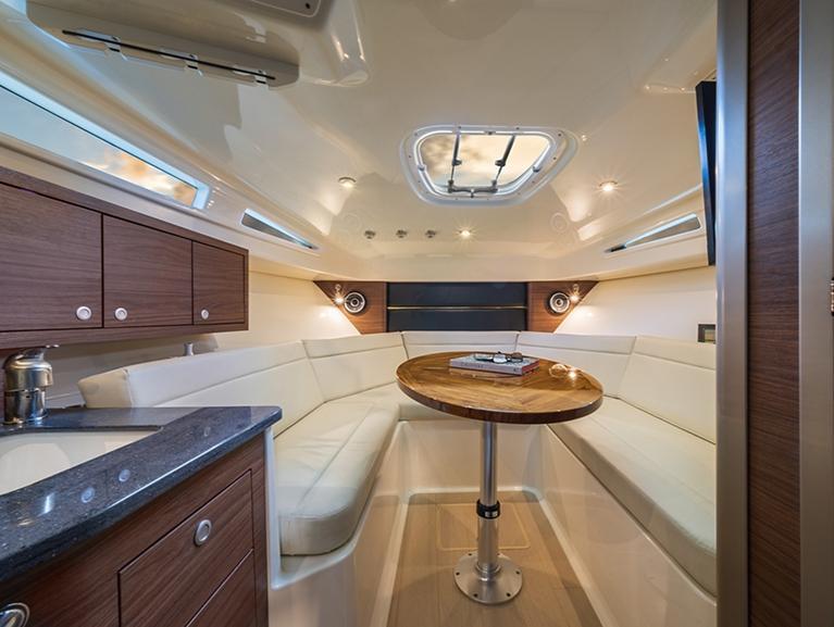 Boston Whaler 325 Conquest