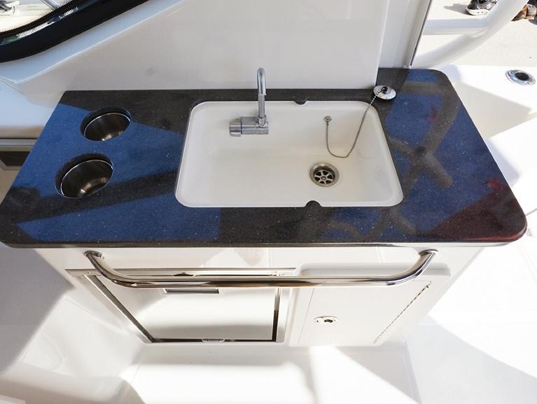 Boston Whaler 325 Conquest