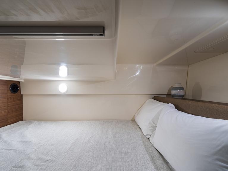 Boston Whaler 325 Conquest