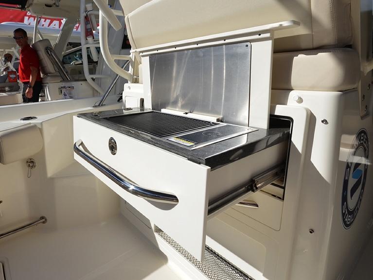 Boston Whaler 325 Conquest