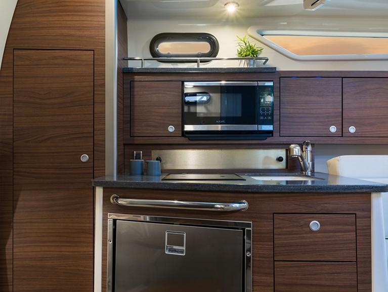 Boston Whaler 325 Conquest