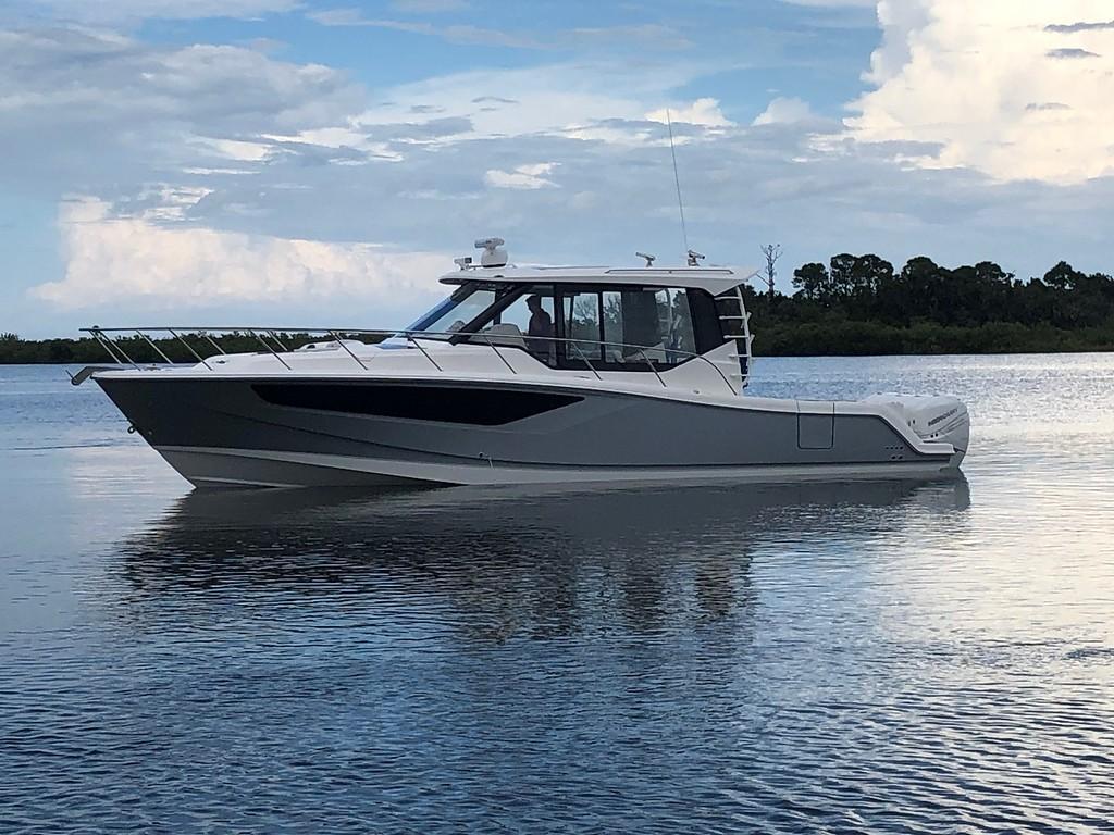 Boston Whaler 405 Conquest