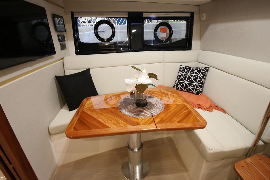 Boston Whaler 405 Conquest