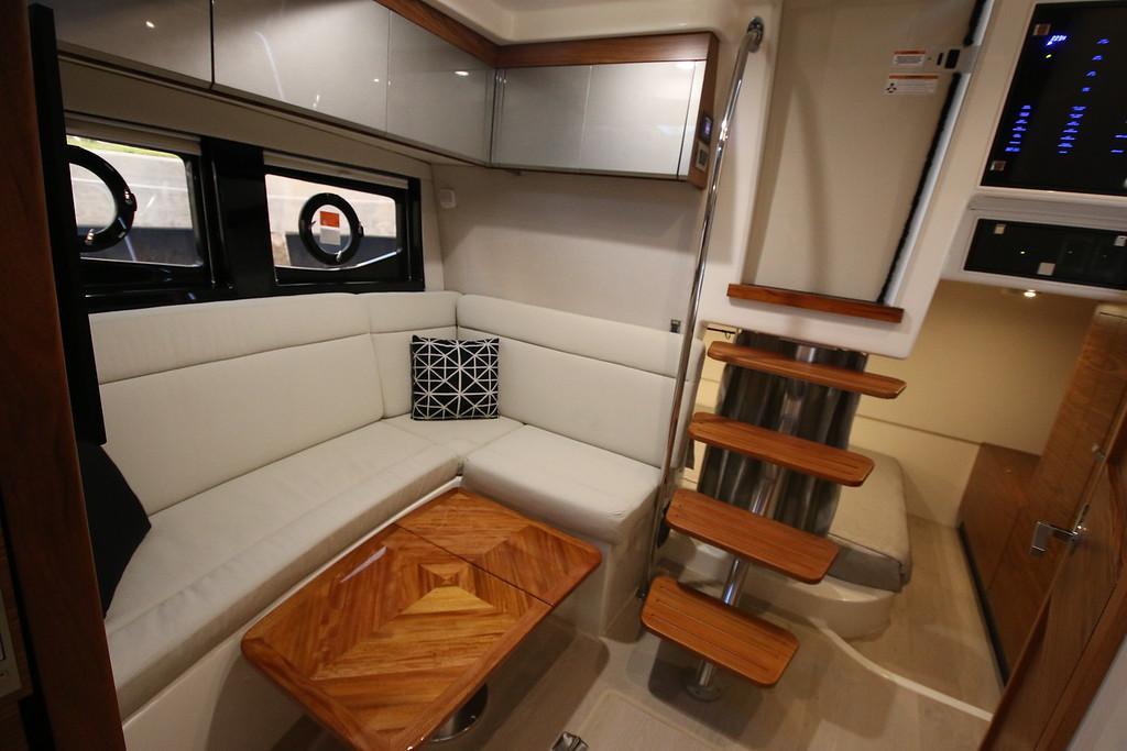 Boston Whaler 405 Conquest