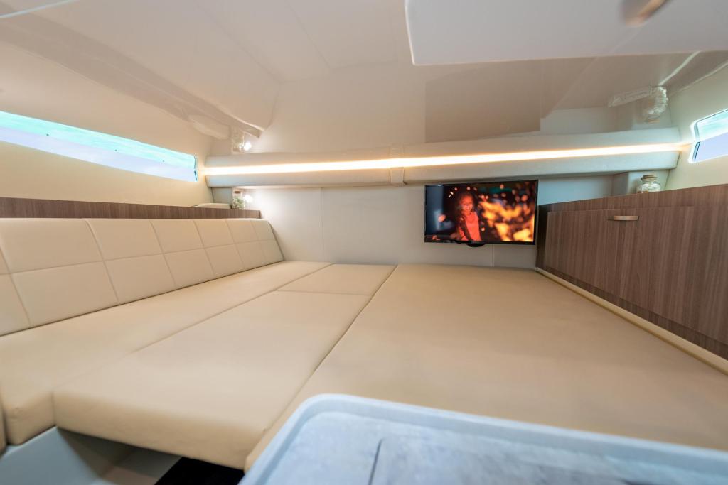 Regal 38 SAV