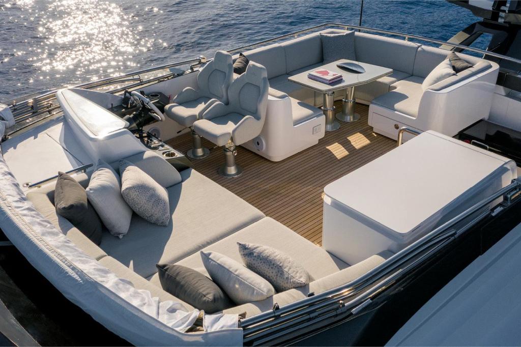 Azimut S8