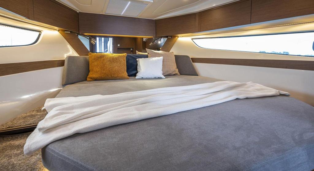 Beneteau Antares 11 Fly