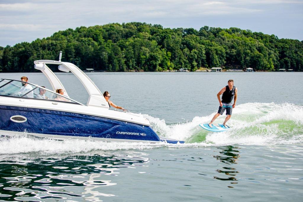 Chaparral 30 Surf