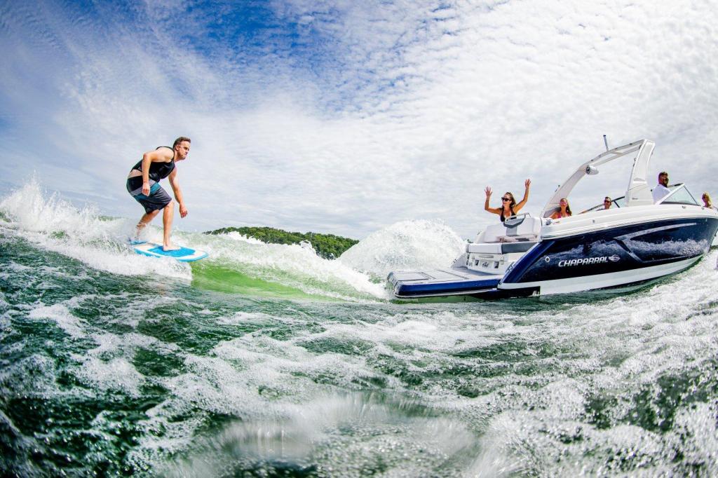 Chaparral 30 Surf