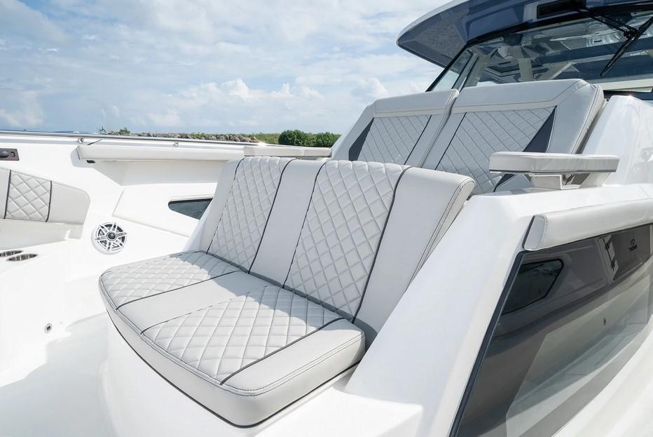Pursuit Sport S 428