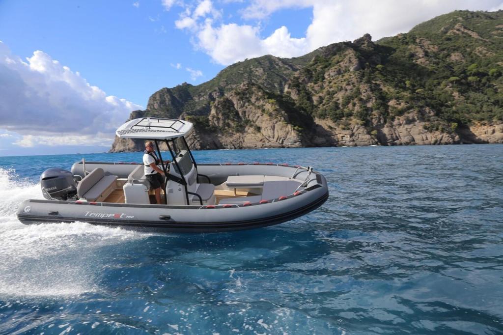 Capelli Tempest 750 Sport