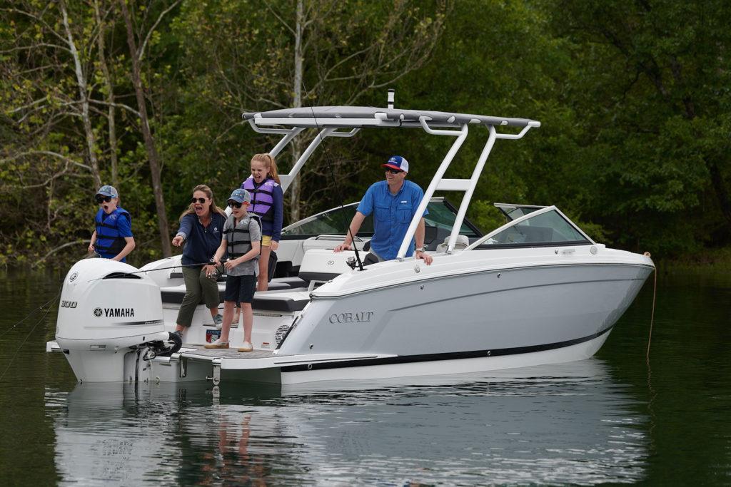 Cobalt R6 Outboard