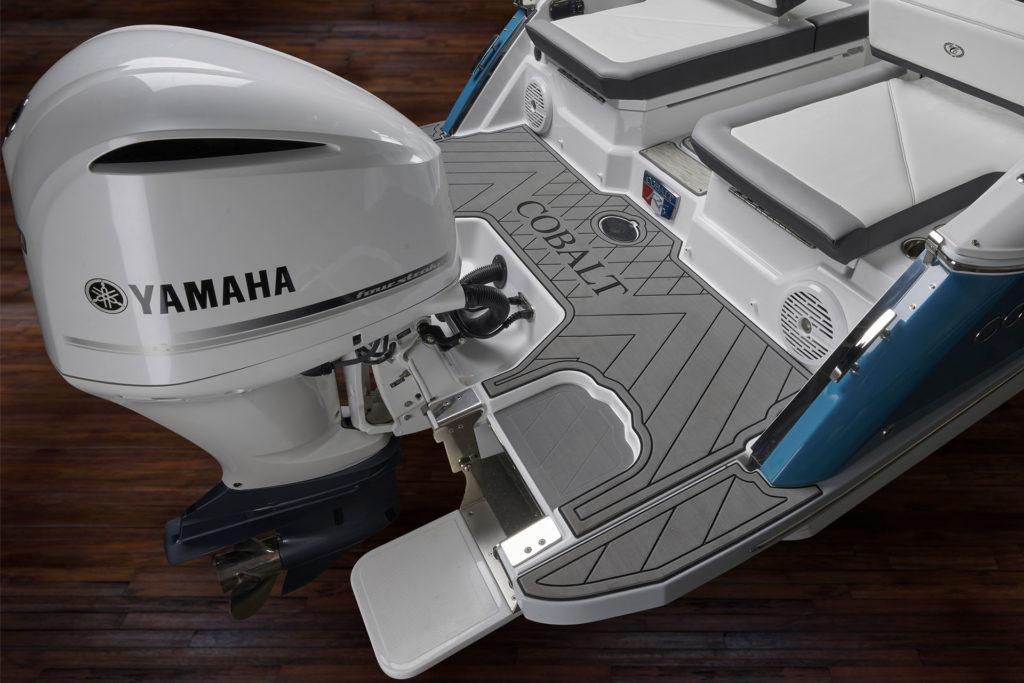 Cobalt R6 Outboard