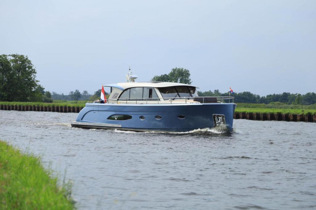 Holterman 54 Commander
