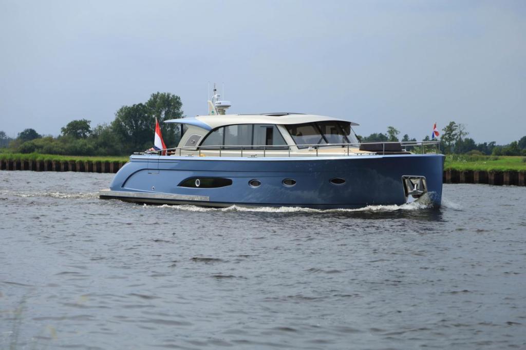 Holterman 54 Commander