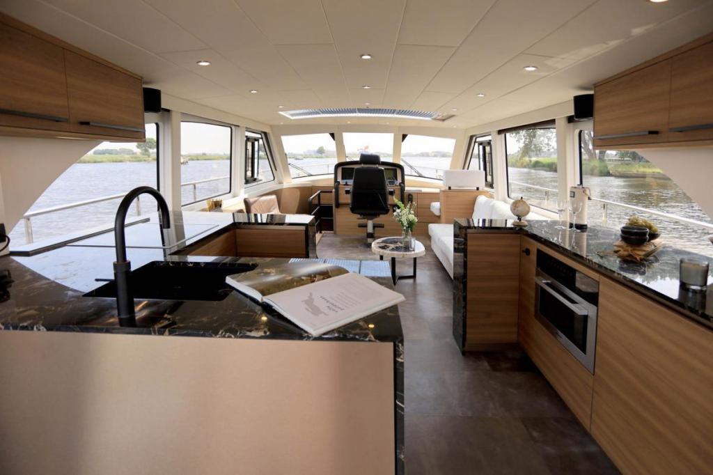 Holterman 54 Commander