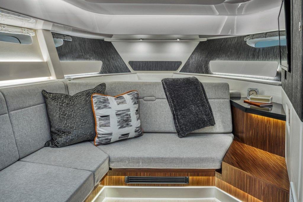 Sea Ray Sport Cruiser 370 Sundancer OB