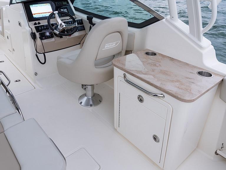 Boston Whaler 240 Vantage