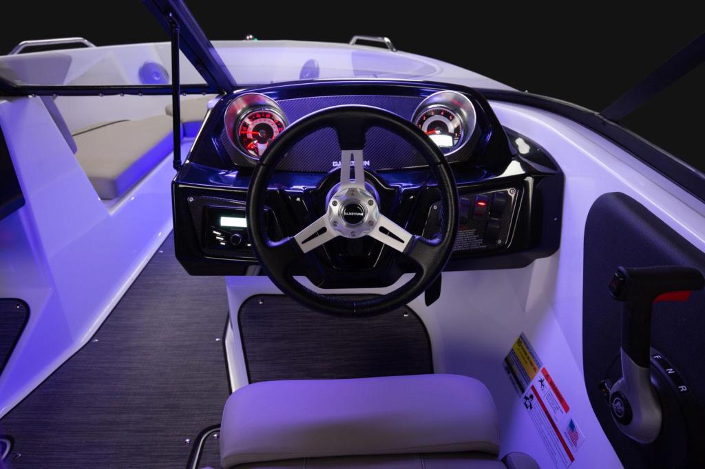Glastron GX 215