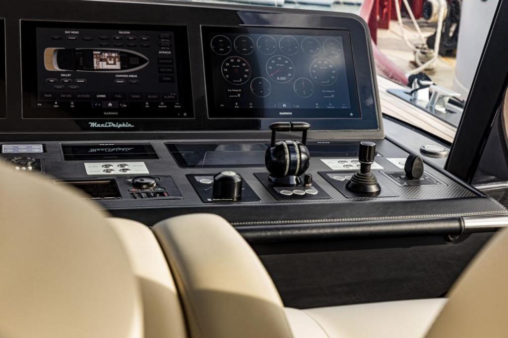 Maxi Dolphin MD 70 Power