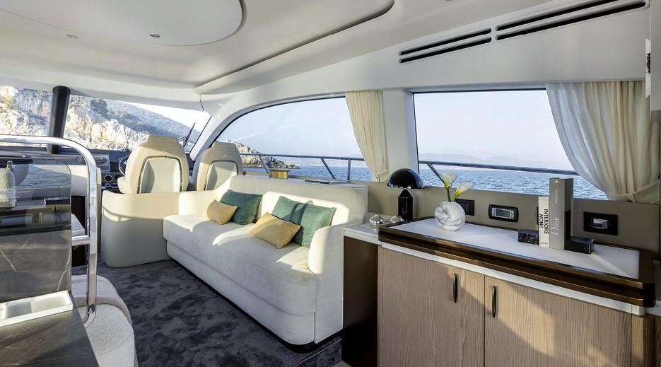 Azimut Flybridge 53