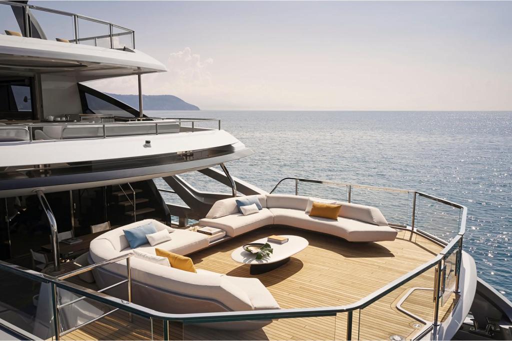 Azimut Grande TRIDECK
