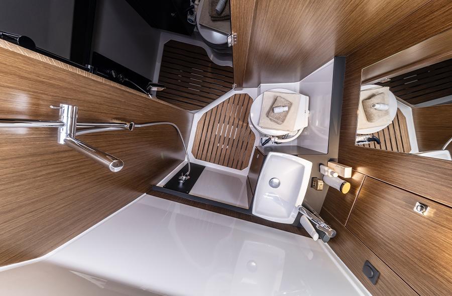 Bavaria Vida 33