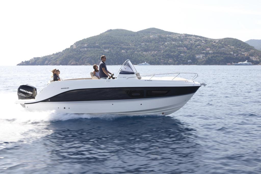 Quicksilver Activ 805 Sundeck