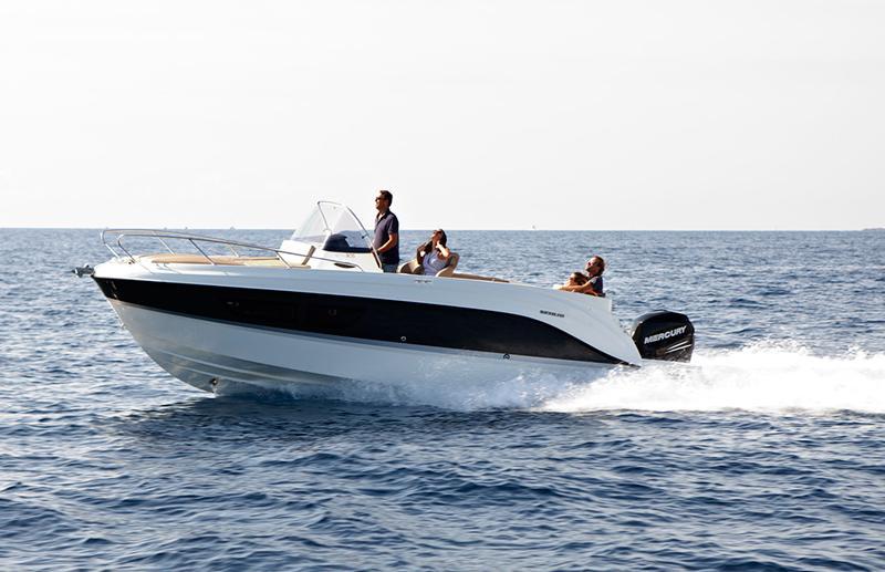 Quicksilver Activ 805 Sundeck