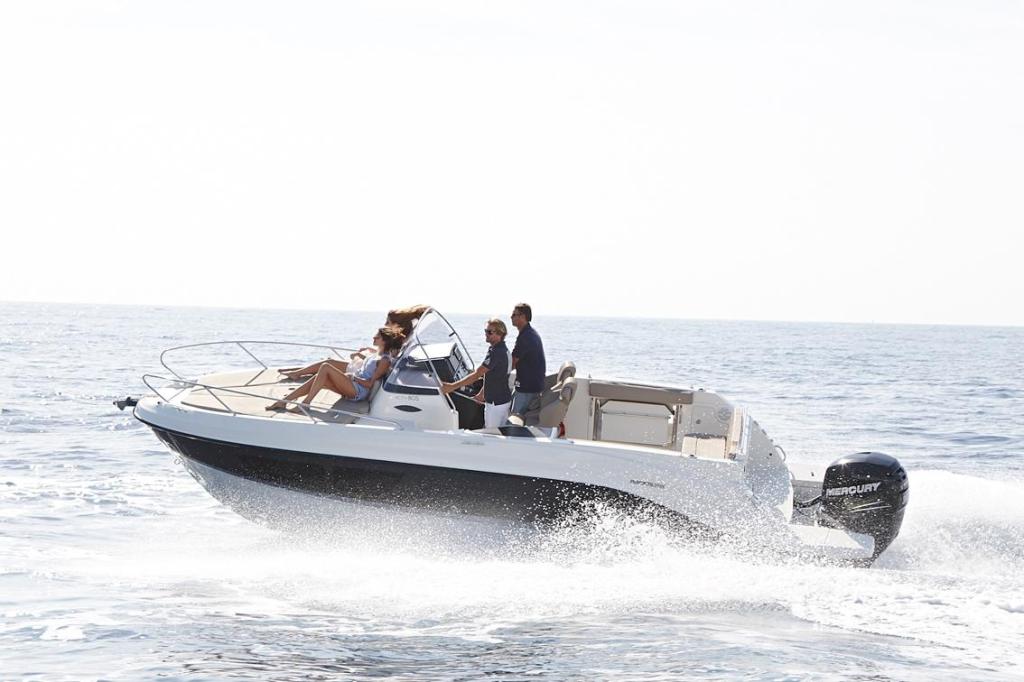 Quicksilver Activ 805 Sundeck